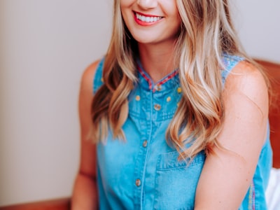 阿根廷国家队梅西与队友庆祝夺冠画面